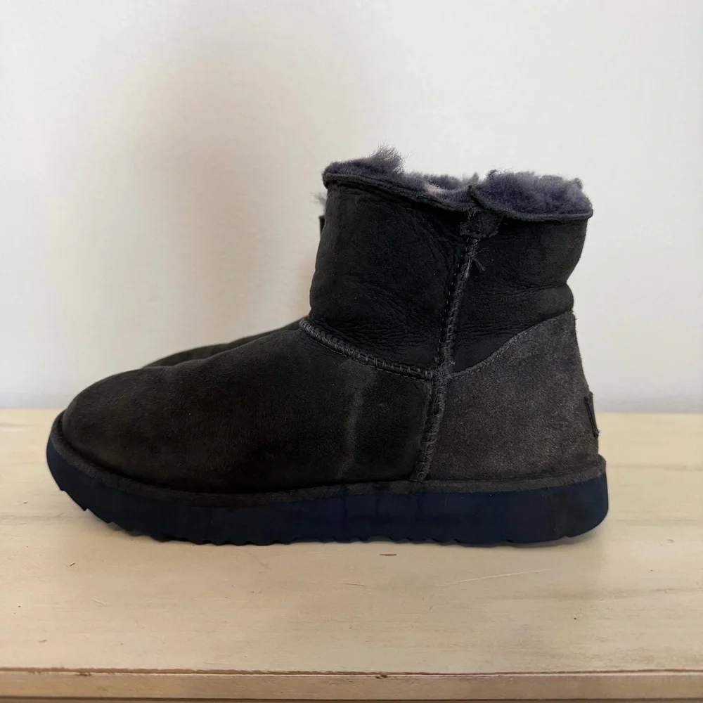 Ugg Navy Suede Classic Mini Boots